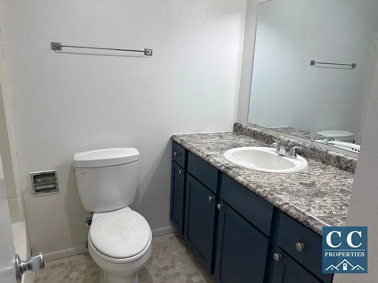 3745 Glen Oaks Blvd #3 — Photo 2