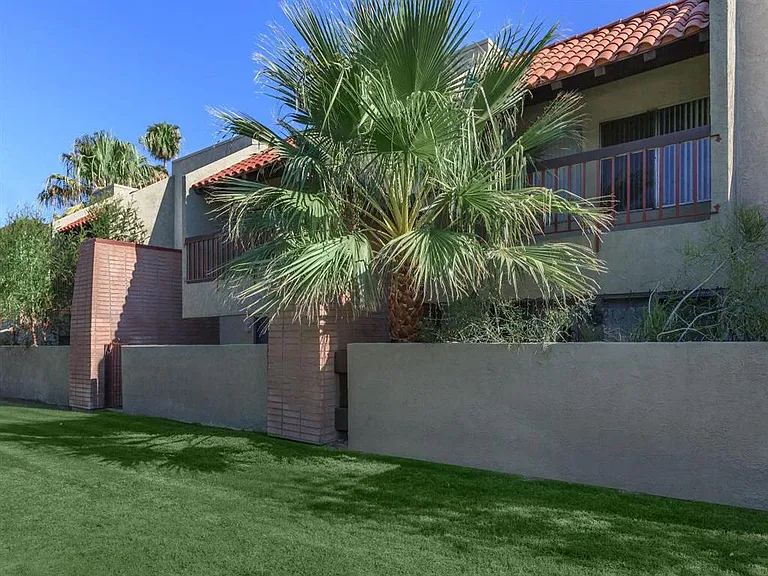 Sage Courtyard Apartments — Photo 28