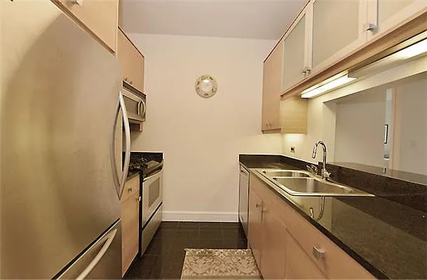 Sold by R New York | media 5