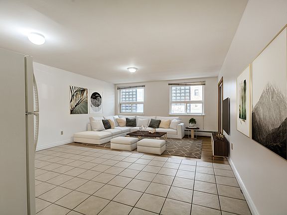 2nd image of 1033 Saint Clair Ave W #201