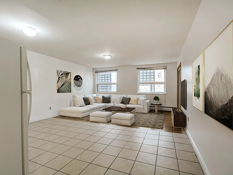1033 Saint Clair Ave W #201 — Photo 2
