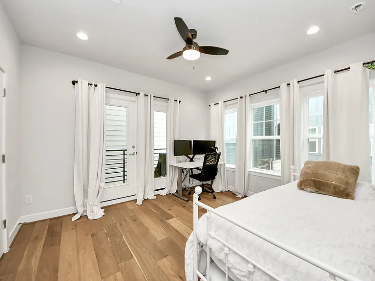 1223 W 16th St #B — Photo 32