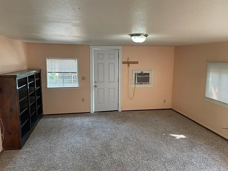 1092 Humboldt Ave #1 — Photo 4