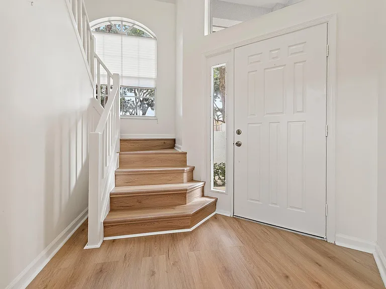 137 Eagleton Ct — Photo 3