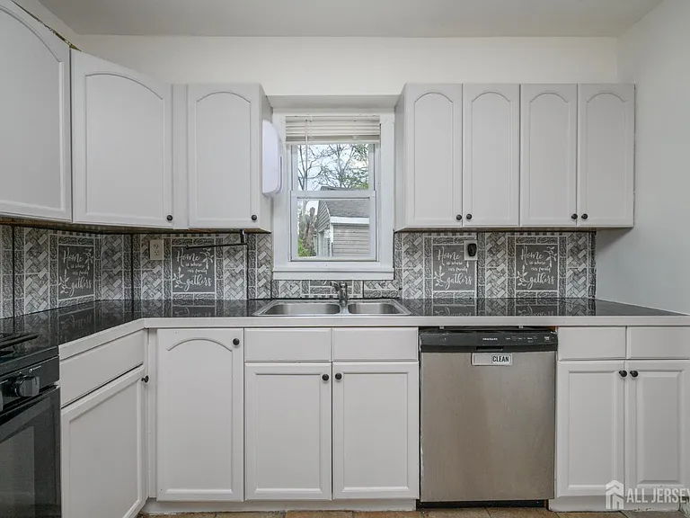 438 Belgrade St — Photo 15