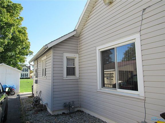 3rd image of 213 W Edgerton St