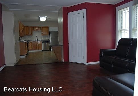 5th image of 135 Laurel Ave APT 3