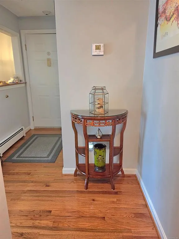 2 bed, 1050 sqft, $2,100 — Photo 2