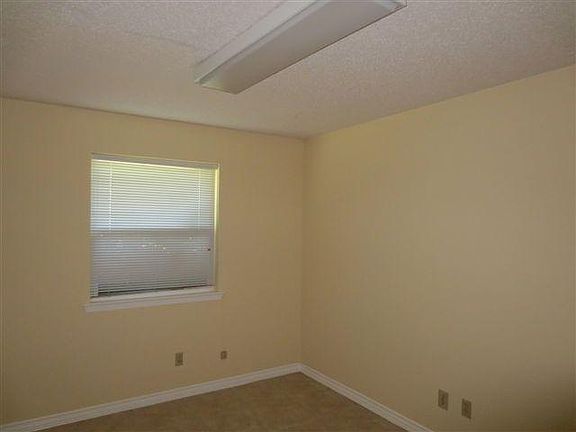 4th image of 434 Oriole Cir