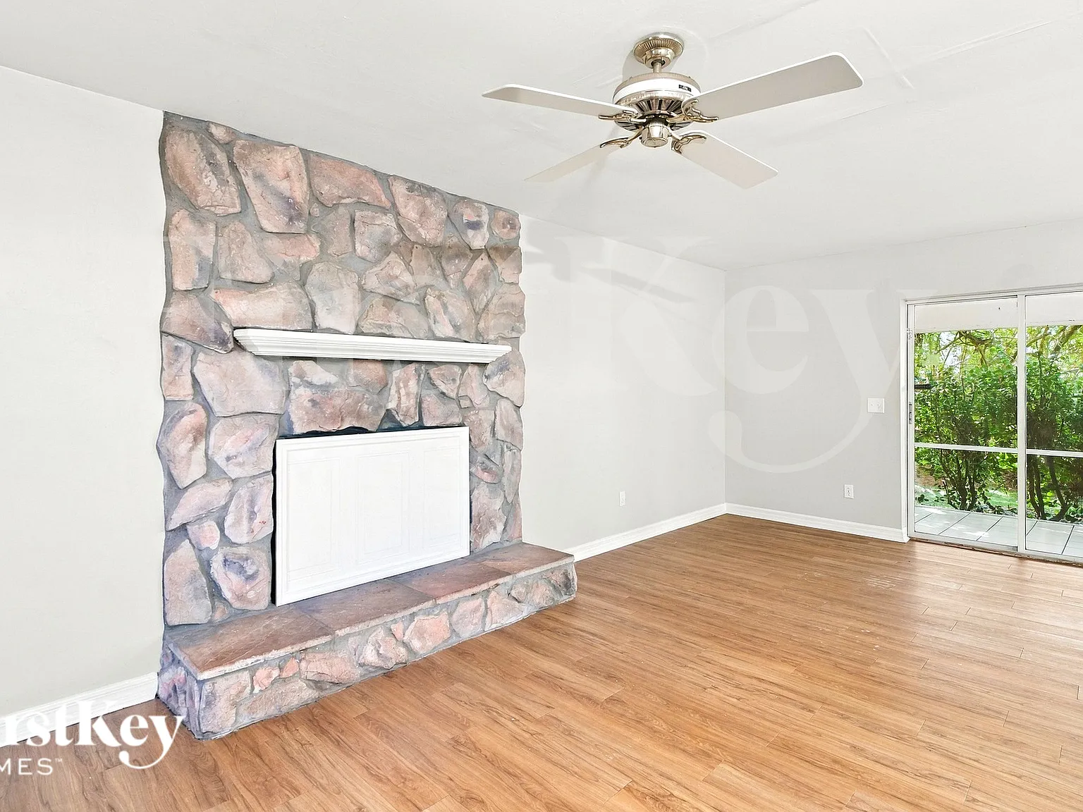 4 bed, 2.5 bath, 2695 sqft, $2,545 — Photo 3