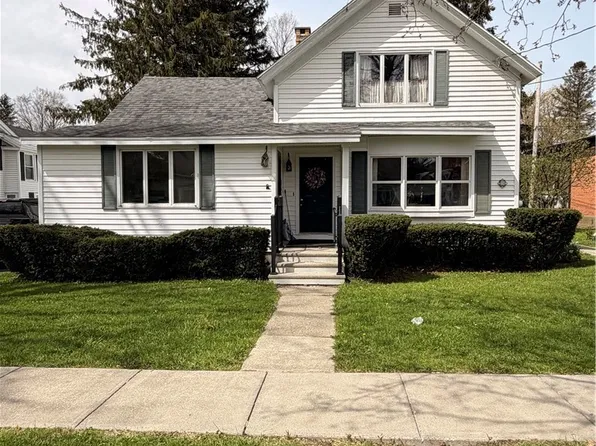 20 Eaton St, Morrisville, NY 13408