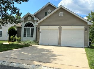 16 Pine Valley Rd, Jackson, NJ 08527