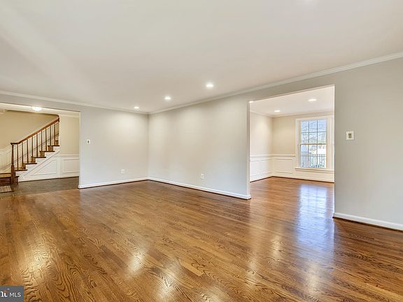 4th image of 1405 Fallsmead Way