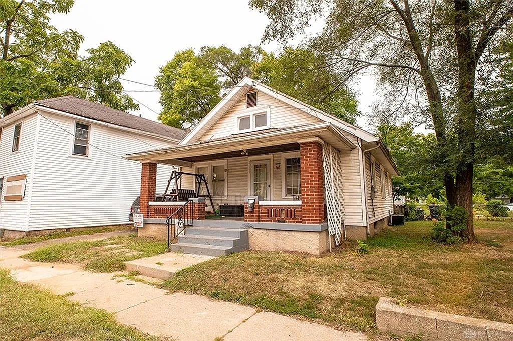 2017 Woodlawn Ave photo 1