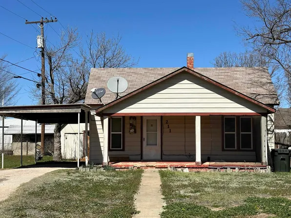 211 SW 4th St, Mooreland, OK 73852