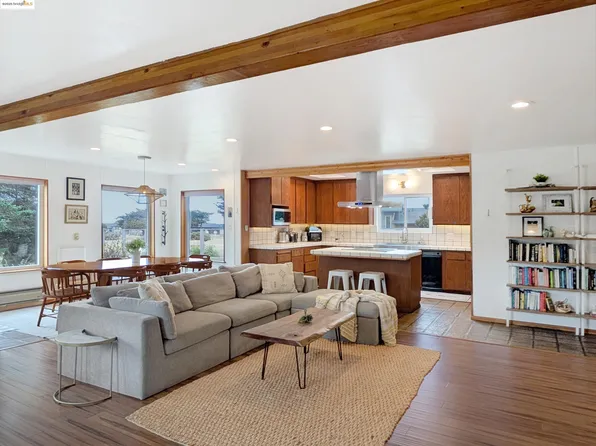 14771 Cypress Point Rd, Manchester, CA 95459