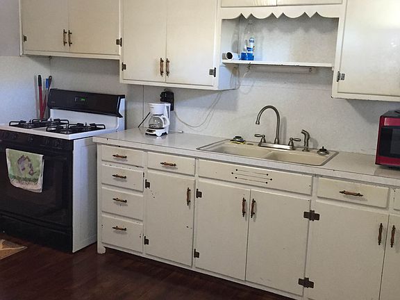 5th image of 700 W D Ave