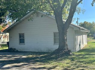 1412 E North St, Clinton, IL 61727