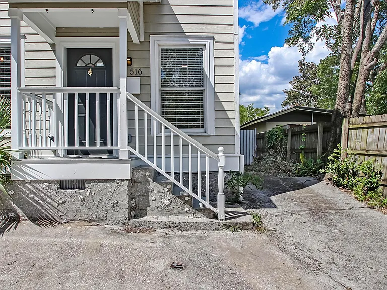 516 E Charlton Ln — Photo 19