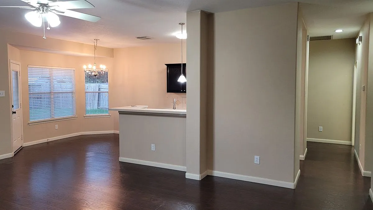 3 bed, 2.0 bath, 1455 sqft, $2,000 — Photo 4