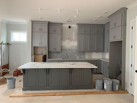 4th image of 390 Silverbell Way
