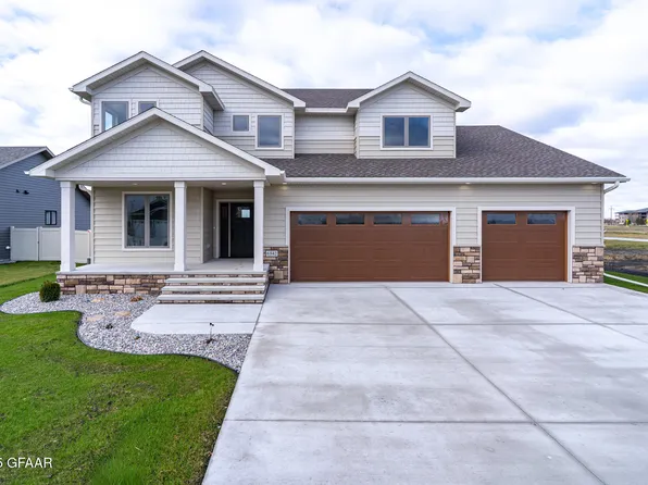 6342 Riggs Rd, Grand Forks, ND 58201