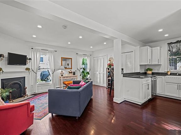 3rd image of 2 Lasalle Pl