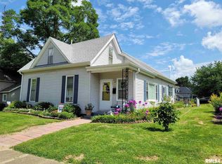 520 S 7th St, Petersburg, IL 62675