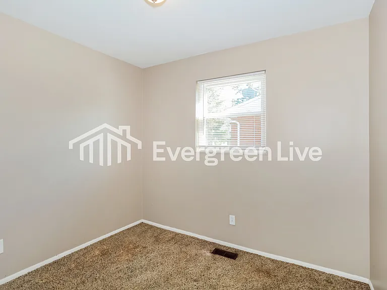 11690 Hamlet Rd — Photo 10