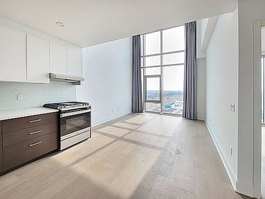 3rd image of 50-11 Queens Blvd #903