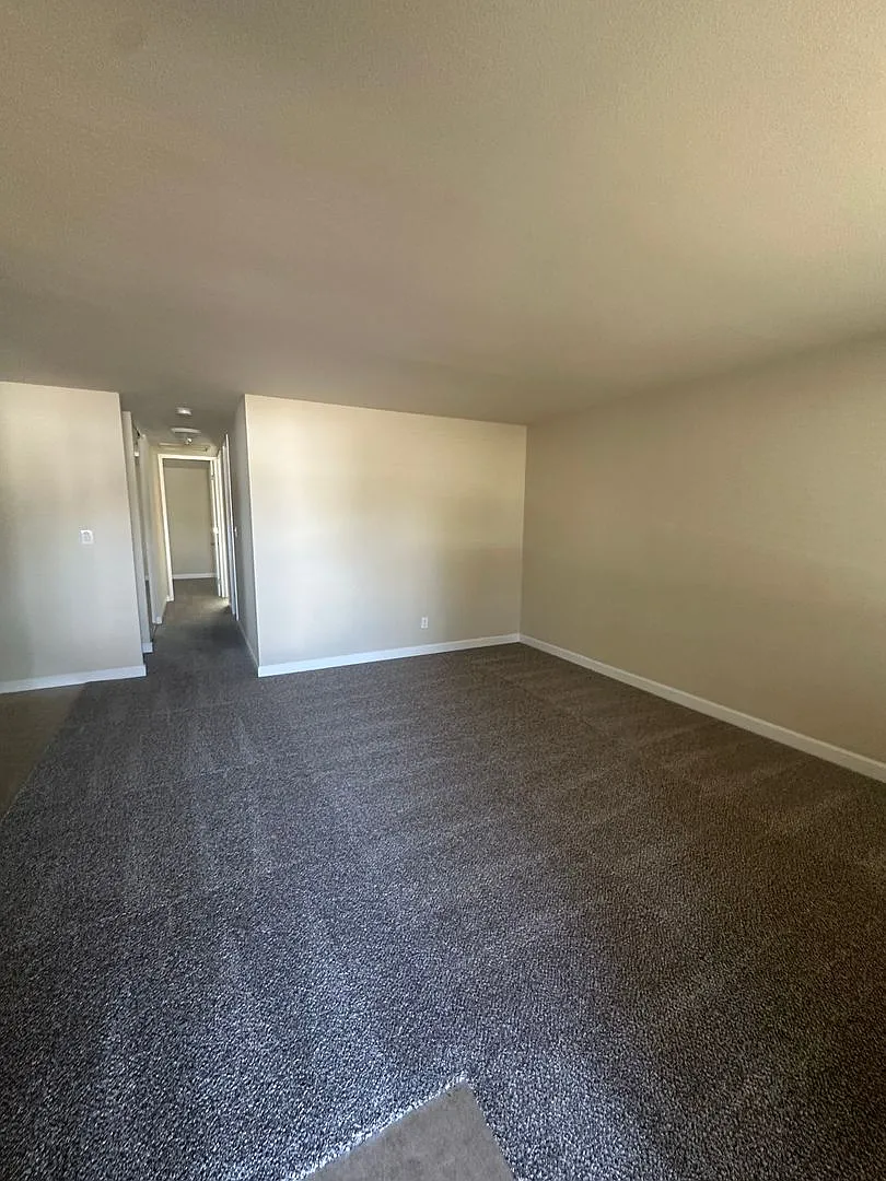 Spacious Cambrian 3 bed 2 bath home available now — Photo 2