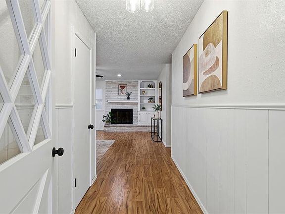 4th image of 913 W Churchill Way