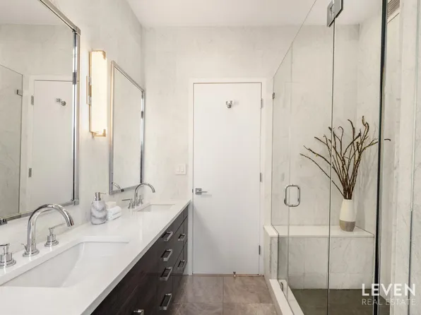 235 East 55th Street image 7 of 17