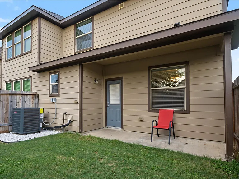 8403 Columbia Forest Dr — Photo 21
