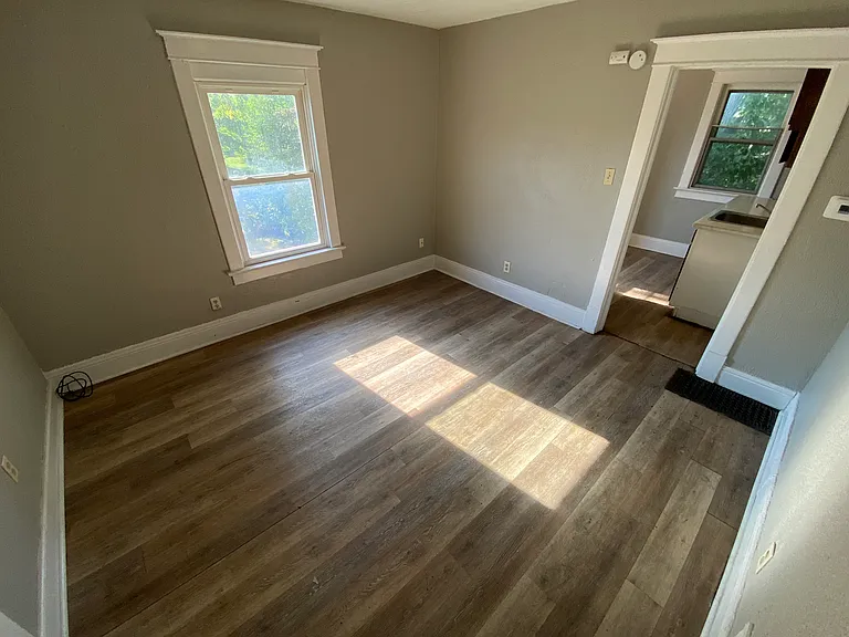 407 E South St #3 — Photo 3