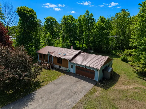 13 Boas Rd, Mooers Forks, NY 12959