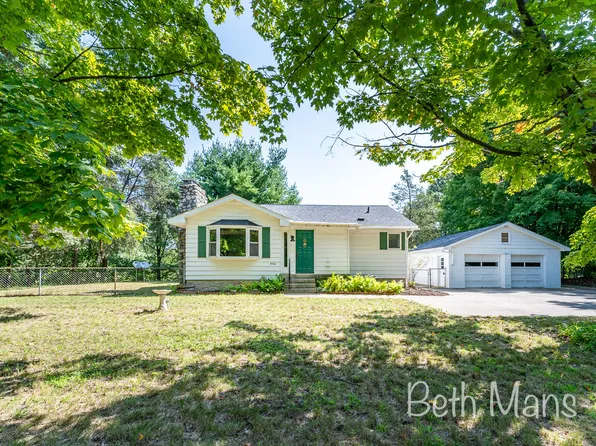 5320 Sunfish Lake Ave NE, Rockford, MI 49341