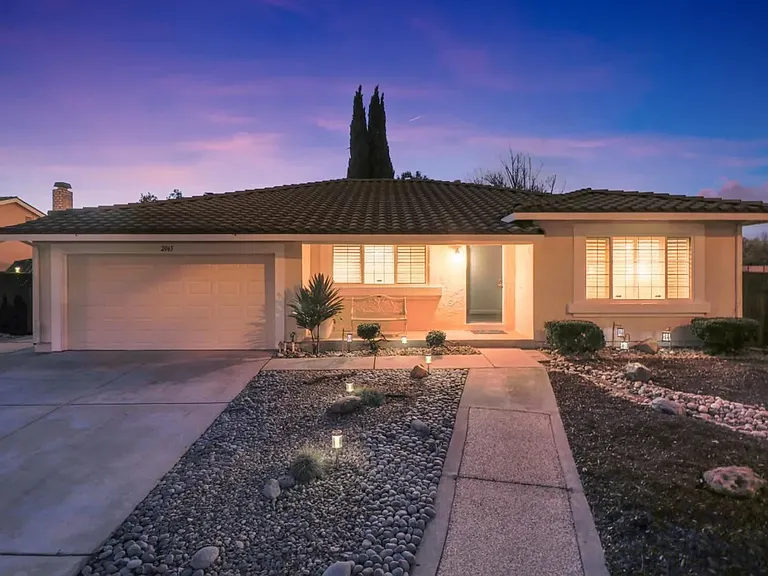 2065 Ensign Way — Photo 14