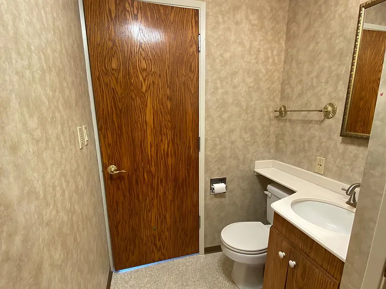 1456 Franklin Ave — Photo 11