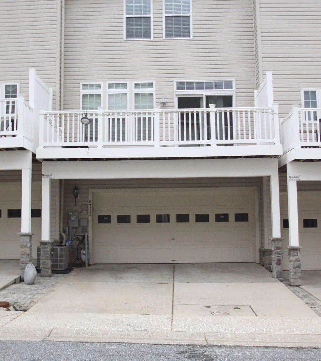 3 bed, 2.5 bath, 2040 sqft, $3,000 — Photo 2