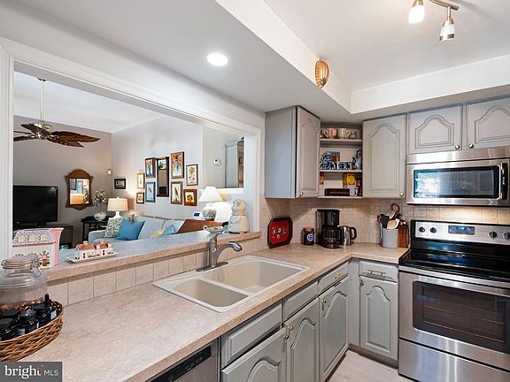 3rd image of 5207 Birch Cir #166