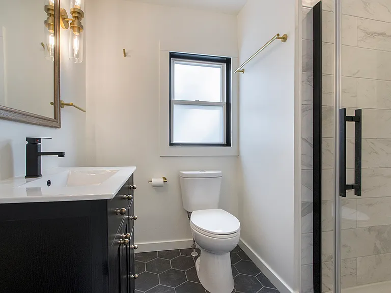 723 McCourtie St — Photo 11