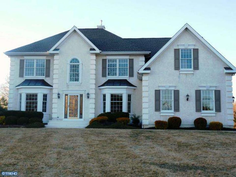 2nd image of 16 Autumnwood Ln