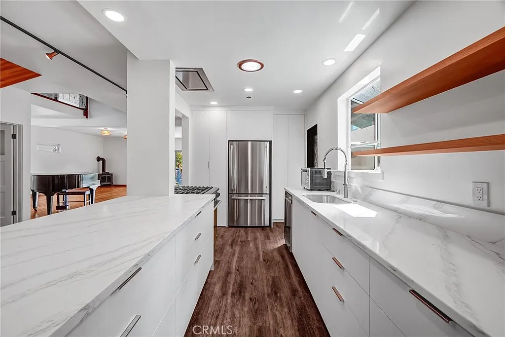 3 bed, 2107 sqft, $7,900 — Photo 4