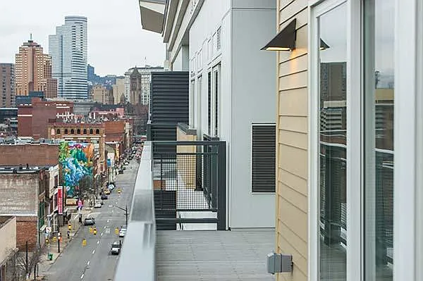 Flats on 5th — Photo 16