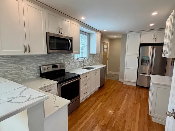 103 Winn St, Belmont, MA 02478