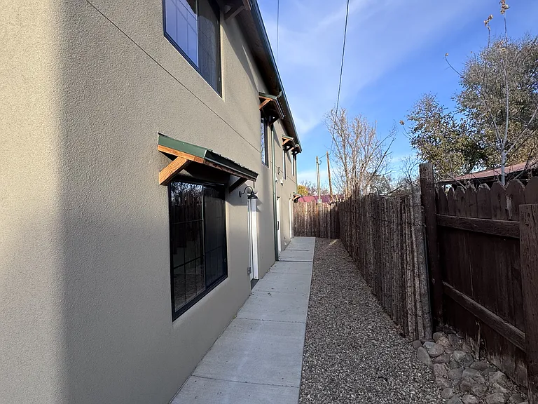 232 Valverde St — Photo 12