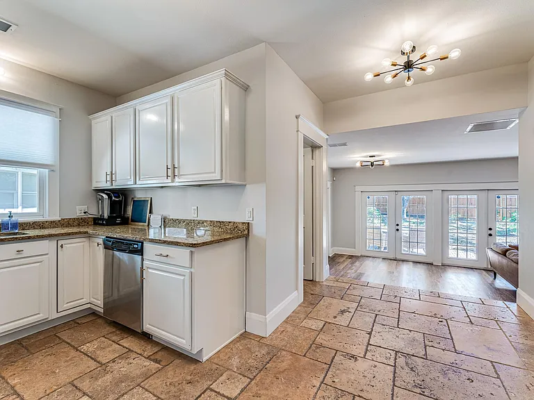 2512 W Palm Dr — Photo 18