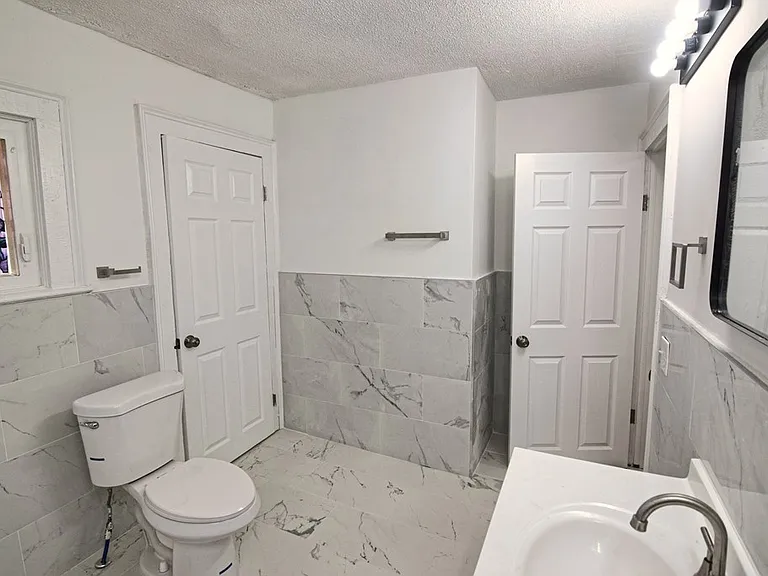305 Hone Ave — Photo 11