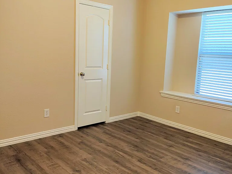 217 Creekwood Dr — Photo 10